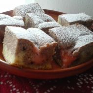 Dvoubarevný koláč s jahodovým pudinkem recept