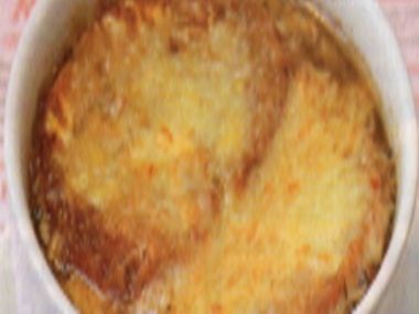Cibulová polévka se sýrem Gruyére