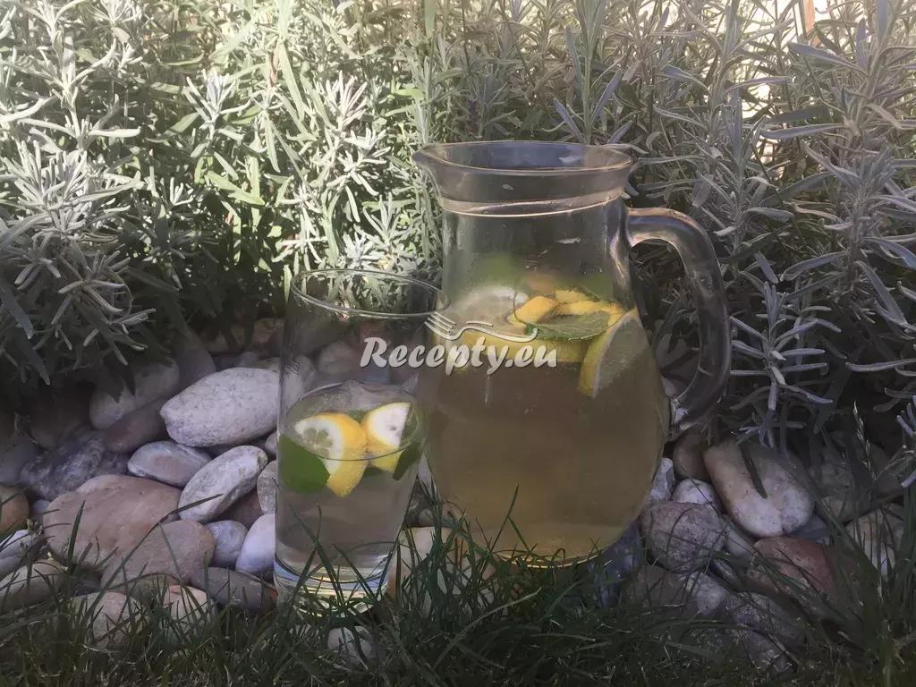 Limetková limonáda s mátou recept  míchané nápoje