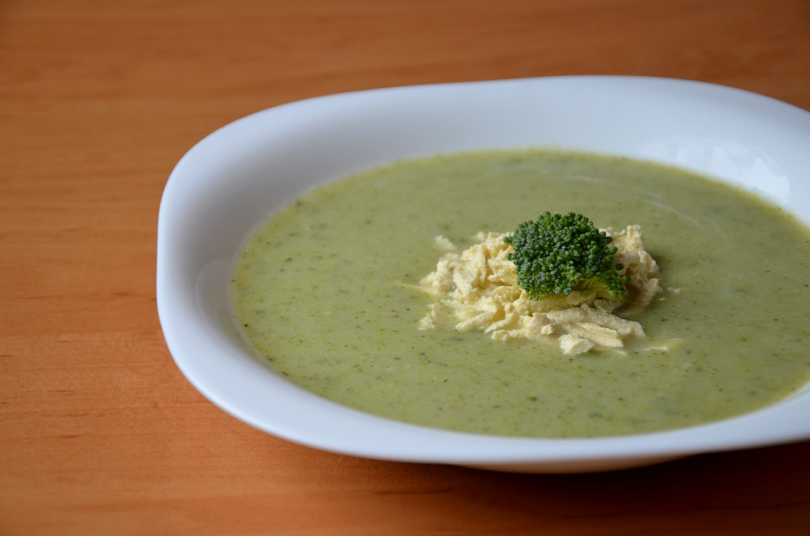 Brokolicová polévka bez zahuštění s tofu nudlemi recept ...