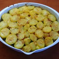 Zapečené brambory s kuřecím masem, brokolicí a zeleninou recept ...