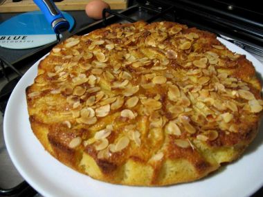 Jablkovo  mandlový koláč s javorovým sirupem