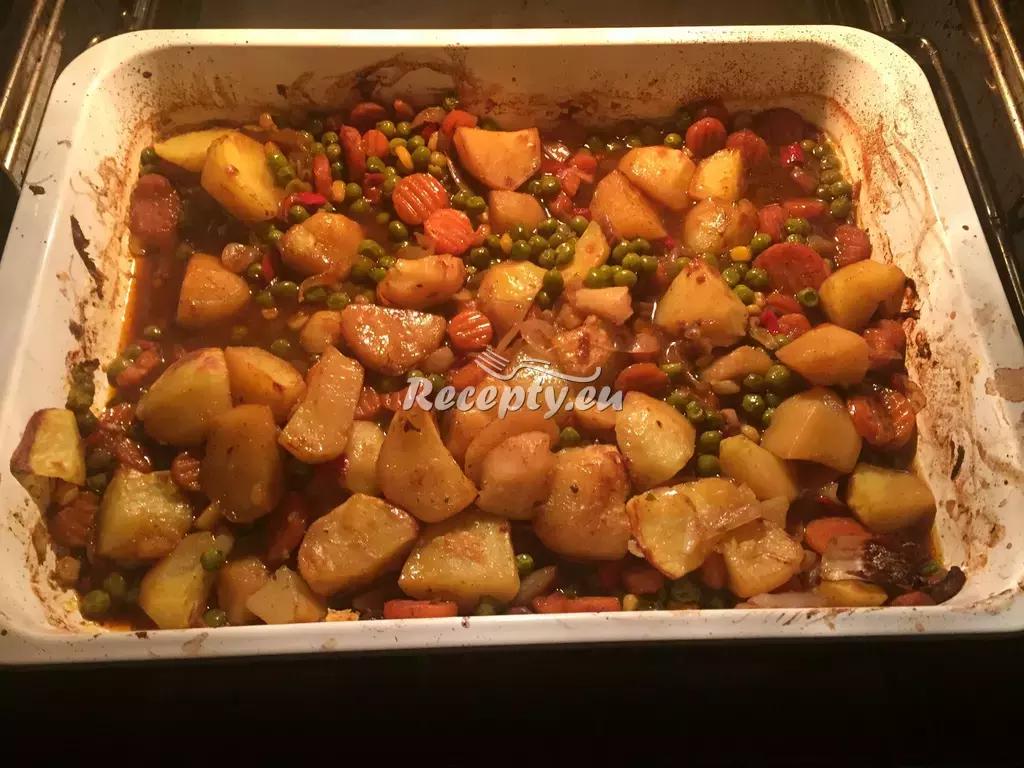 Zapékané brambory se zeleninou recept  pro vegetariány  Recepty ...