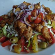 Zeleninový salát s šťavnatým kuřecím masem recept