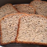 Chléb z domácí pekárny se směsí semínek recept