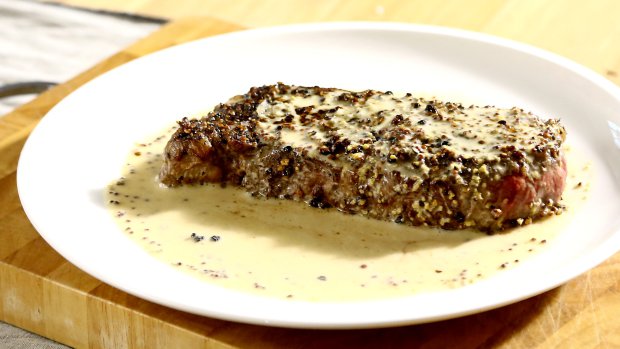 VIDEO: Steak s pepřovou krustou a omáčkou z hrubozrnné hořčice ...