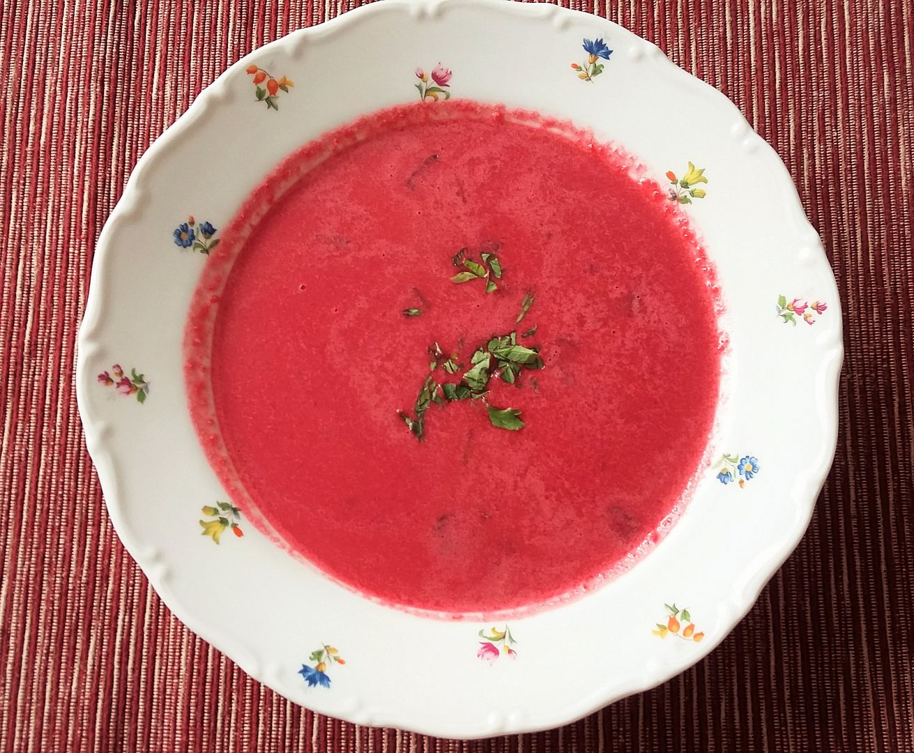Zářivě růžová polévka recept