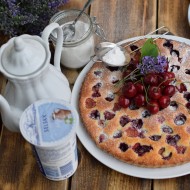 Jogurtový koláč s třešněmi a levandulí recept