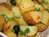 Středomořské brambory se šalvějí a černými olivami recept ...