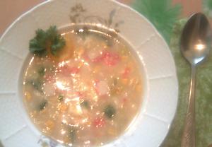 Zeleninová polévka s krabími tyčinkami