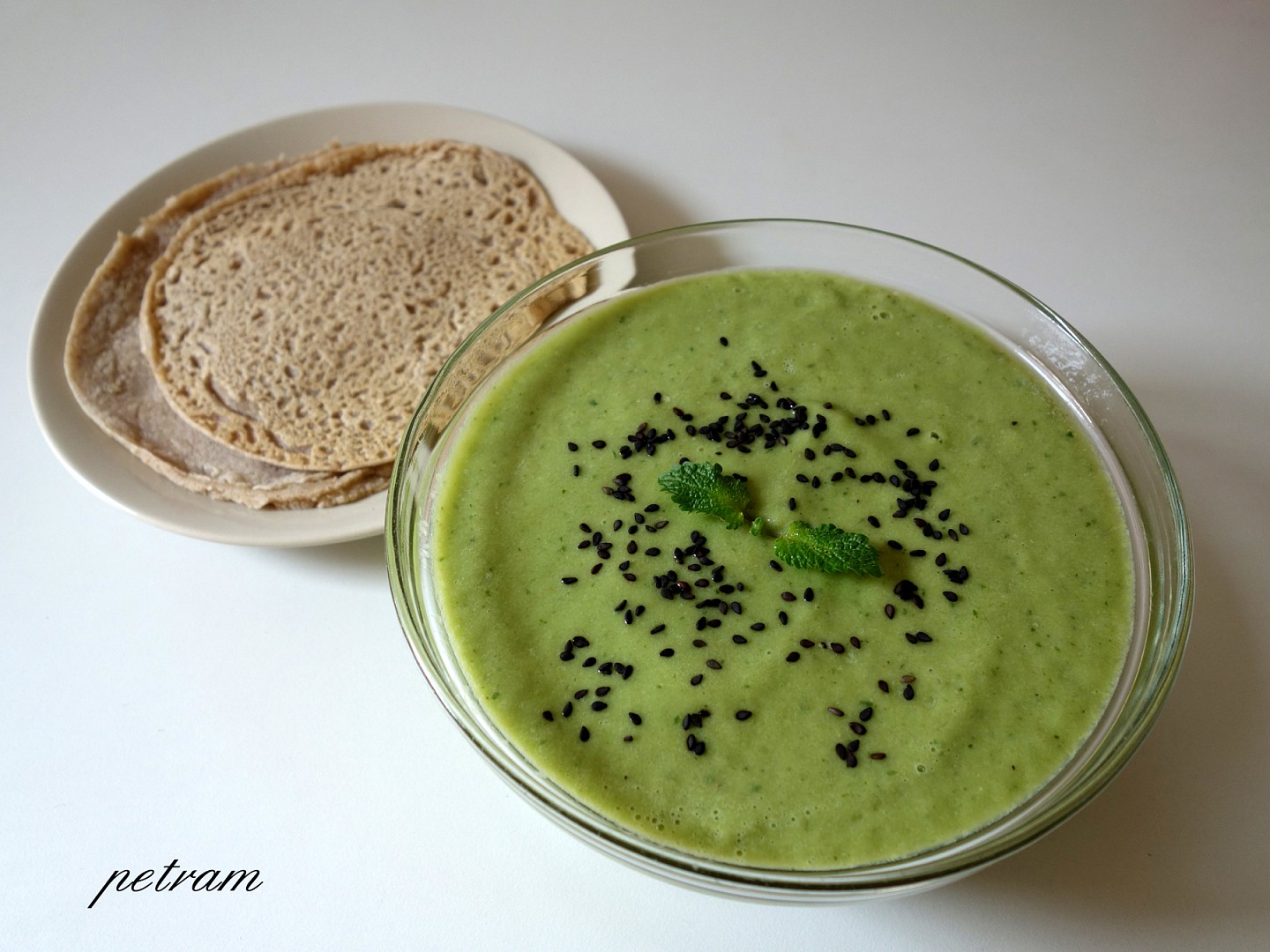 Letní zelená polévka zastudena recept