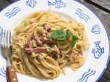 Špagety s uzeným masem, nivou a žloutky recept