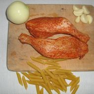 Uzená kuřecí stehna s těstovinami recept