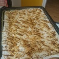 Skořicovo-vanilkový koláč se zakysanou smetanou recept