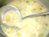 Pórkovo-hrášková polévka s vločkami a vajíčkem recept ...