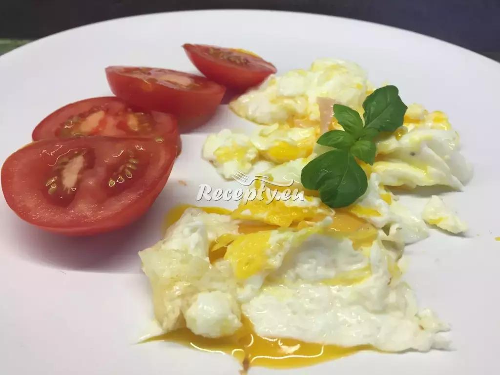 Rajčata s vejci recept  jídla z vajec