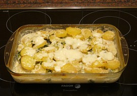 Zapečené brambory s brokolicí,smetanou a sýrem recept ...