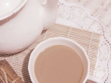 Speciální čaj se skořicí a mlékem
