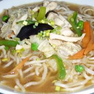 Kuřecí polévka s čínskými nudlemi a houbami recept