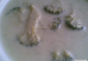 Zlatá brokolicová polévka