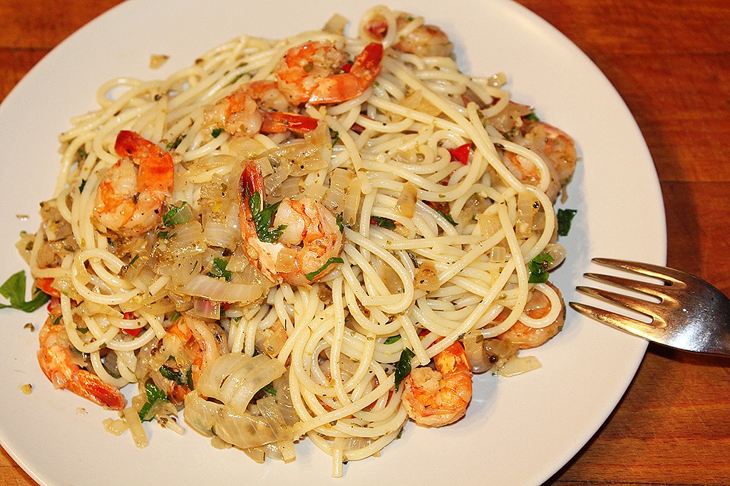Peprné krevety objímané špagetami recept