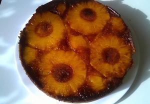 Ananasový koláč naruby