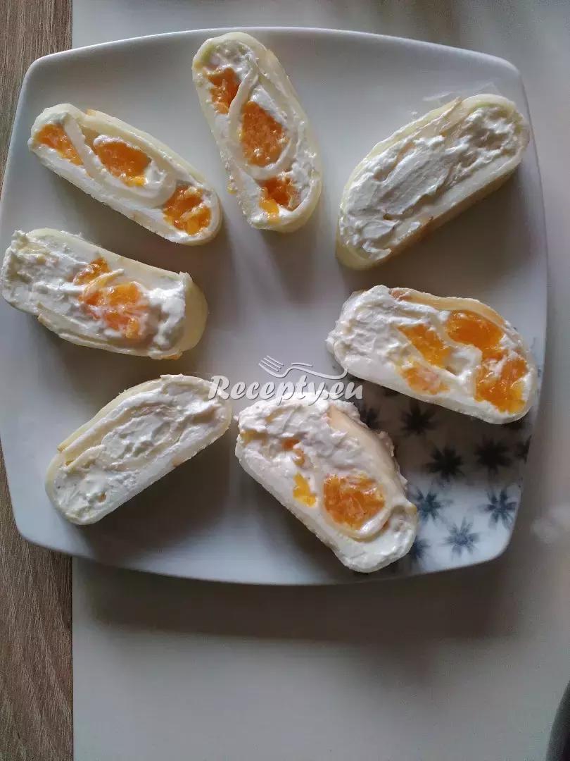 Sýrová roláda s česnekovou náplní a mandarinkami recept ...