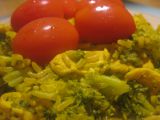 Kuřecí kousky s brokolicí, rýží a kurkumou v jedné pánvičce recept ...