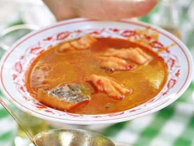 Halászlé  maďarská rybí polévka
