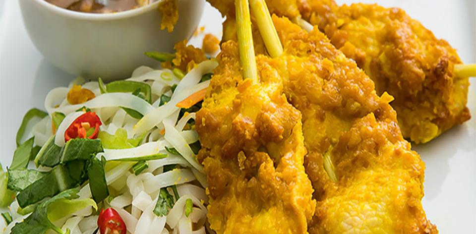 Kuřecí sataj na thajském salátu