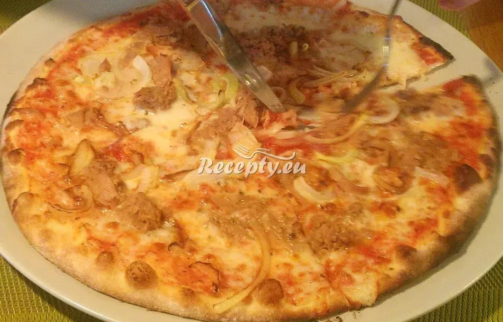 Tuňáková pizza recept  pizza