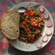 Bílé fazole v chilli omáčce se zeleninou recept