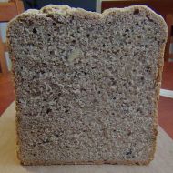 Pšenično-žitný chléb se semínky z domácí pekárny recept