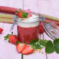 Jahodovo-rebarborová přesnídávka s jogurtem recept