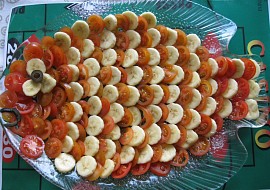 Rajčato  česneko  banánový salát recept