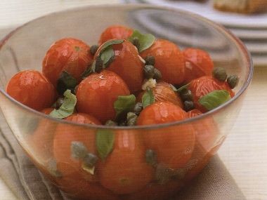 Teplý rajčatový salát