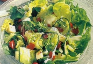 Zeleninový salát s jogurtovou zálivkou