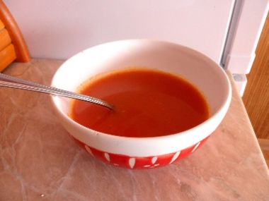 Polévka z čerstvých rajčat