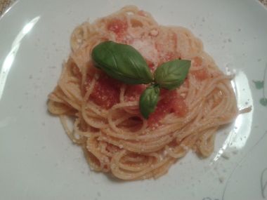 Domácí spaghetti al pomodoro