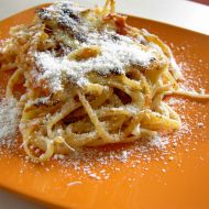 Zapečené špagety s rajčatovou omáčkou recept