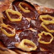 Domácí salámová a sýrová pizza recept