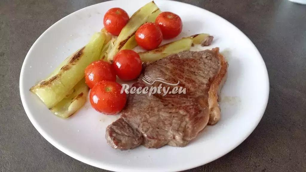 Hovězí rib-eye steak na cibulce recept  hovězí maso