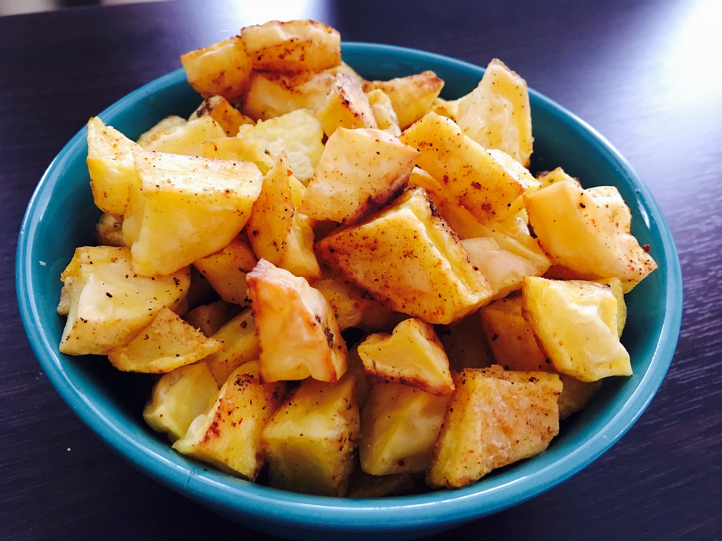 Domácí pečené brambory s kořením recept