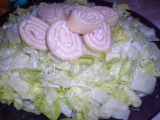 Těstovinové závitky s ledovým salátem recept