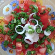 Rajčatový salát s cibulkou recept