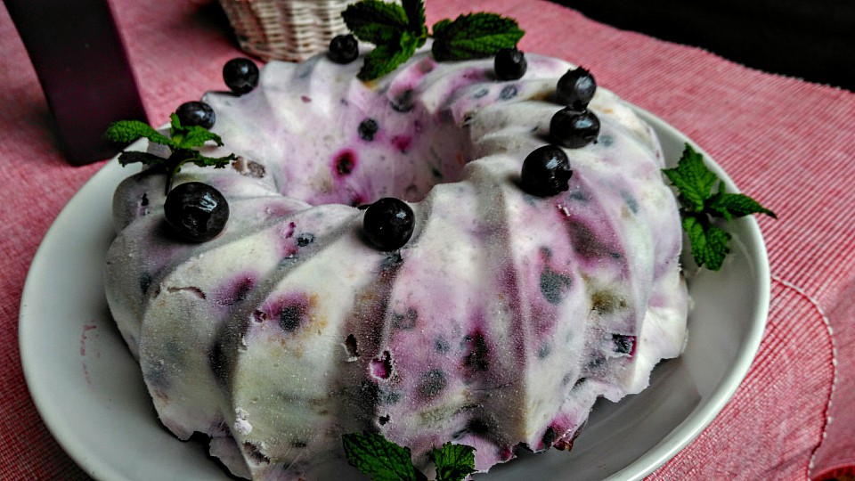 Zmrzlinová bábovka s borůvkami recept