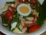 Fazolovo vaječný salát s medvědem a rajčaty recept