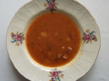 Tradiční česká gulášová polévka