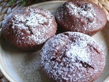 Kakaové muffiny plněné tvarohem