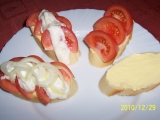 Chlebíčky s rajčaty a cibulí recept